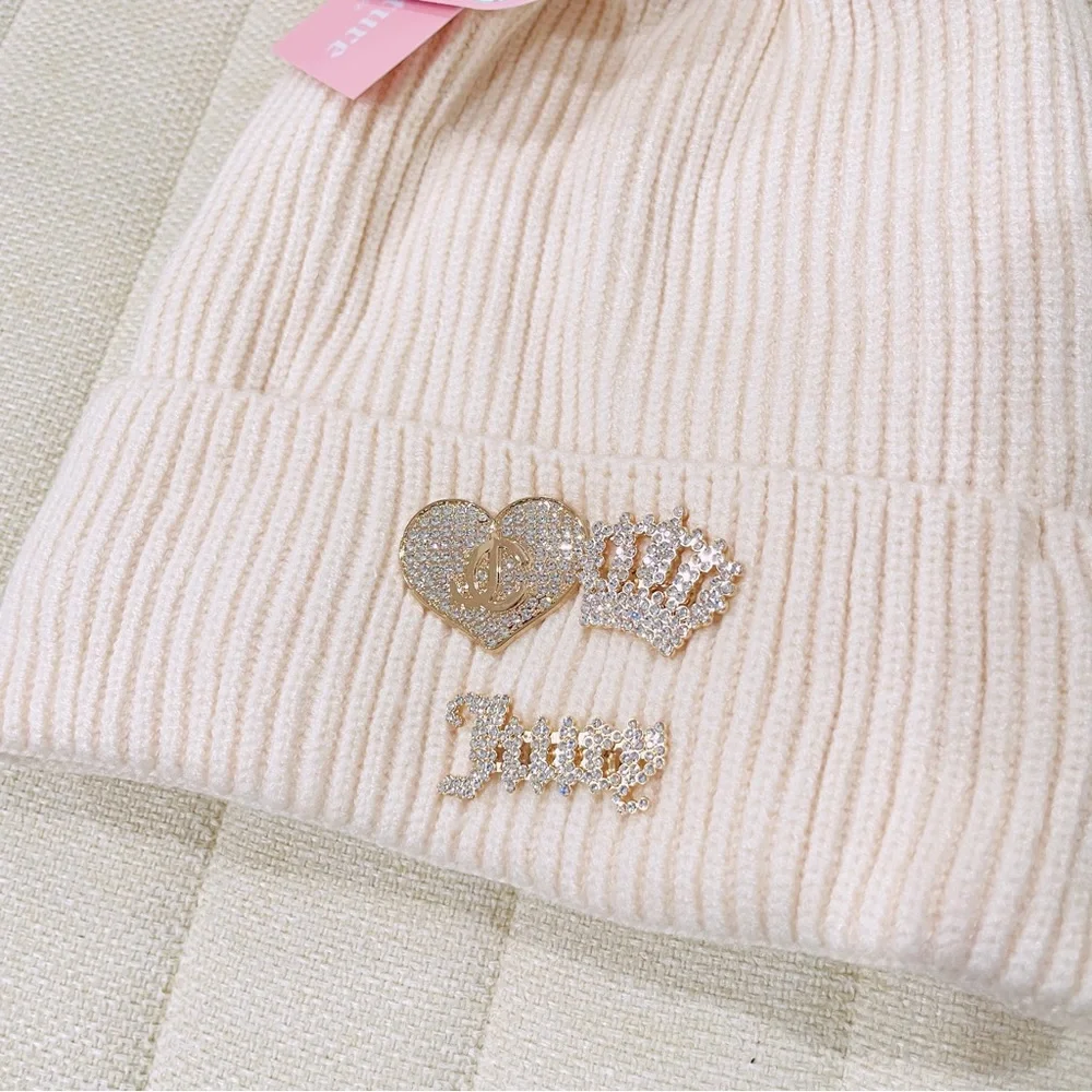 NEW Juicy Couture Cream Ribbed Knit Beanie Rhinestone Heart‎ Crown Pom Pom Hat
